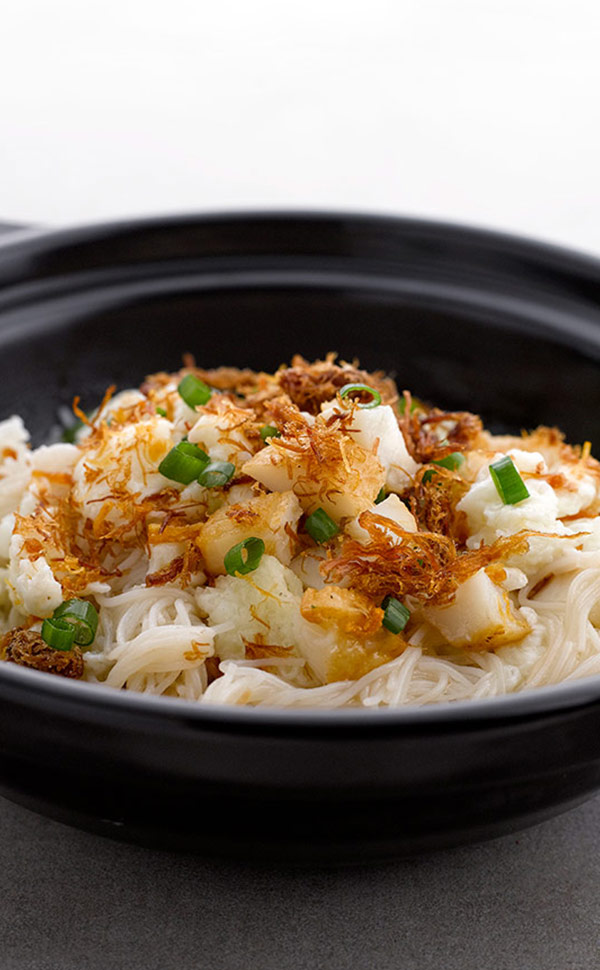 Braised Rice Vermicelli with Conpoy and Egg White